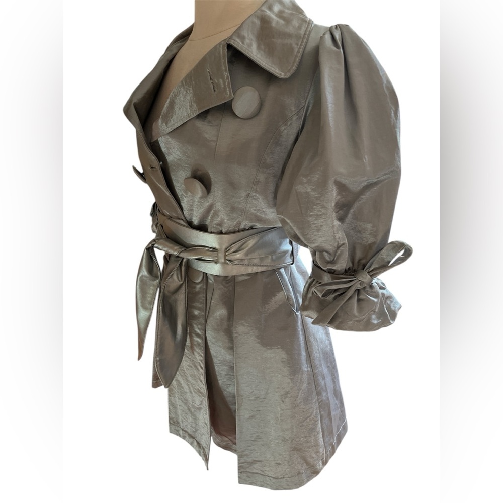 Fashion tomorrow Sliver Metallic Button up trench Coat w/1/4”sleeves & Belt - Picture 5 of 11